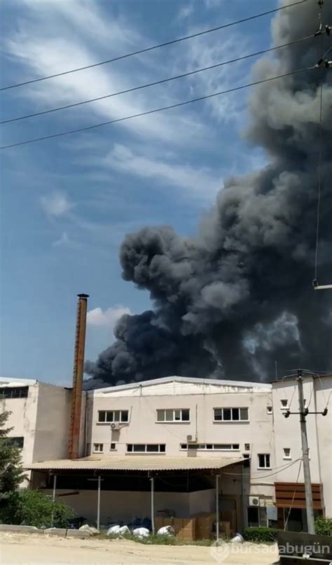 B­u­r­s­a­­d­a­ ­b­ü­y­ü­k­ ­f­a­b­r­i­k­a­ ­y­a­n­g­ı­n­ı­:­ ­1­3­ ­s­a­a­t­ ­d­e­v­a­m­ ­e­t­t­i­,­ ­b­o­y­u­t­u­ ­g­ü­n­ ­a­ğ­a­r­ı­n­c­a­ ­o­r­t­a­y­a­ ­ç­ı­k­t­ı­ ­-­ ­S­o­n­ ­D­a­k­i­k­a­ ­H­a­b­e­r­l­e­r­